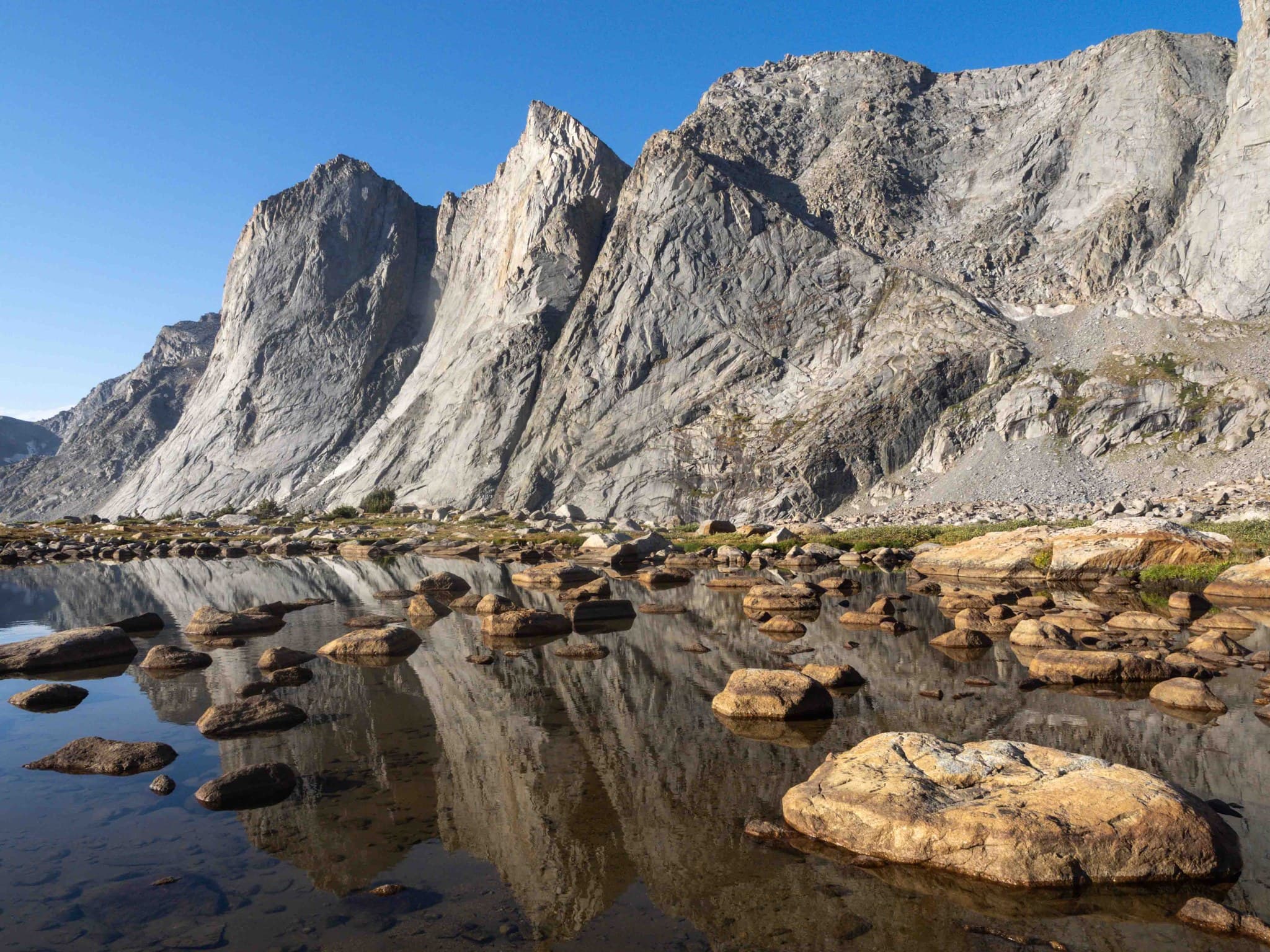 Cliff face of Desolation Valley peaks